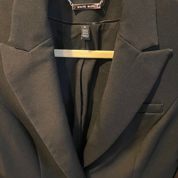 White House Black Market 2 Button Stretch Black Blazer (Washable!) Size 8 - Picture 4 of 5